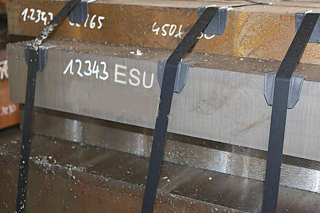 1.2343 ESU Stahlzuschnitt aus Flachstahl gesägt